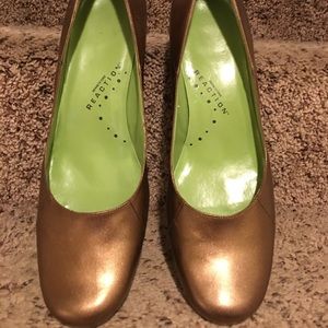 Kenneth Cole kitten heals NWOT